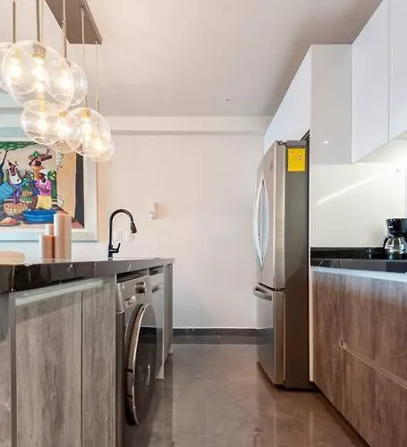 Luxury With Incredible Amenities Apartment *