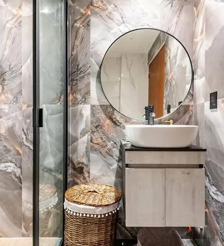 Apartment Luxury With Incredible Amenities *
