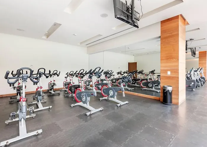 Luxury With Incredible Amenities Apartment *