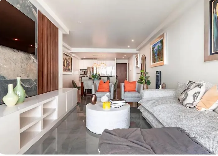 Luxury With Incredible Amenities Apartment *